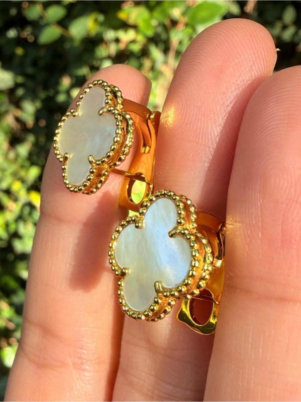 Gold Flower Mother-of-Pearl Stud Earrings - White and Gold